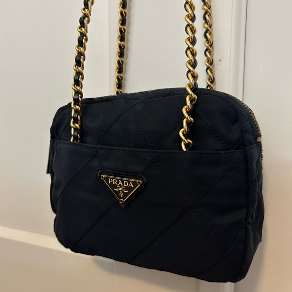 Prada - Picture 2 of 10